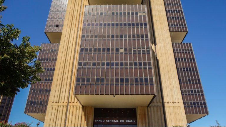 Crypto Exchanges Oppose Stablecoin Self-Custody Ban in Brazil