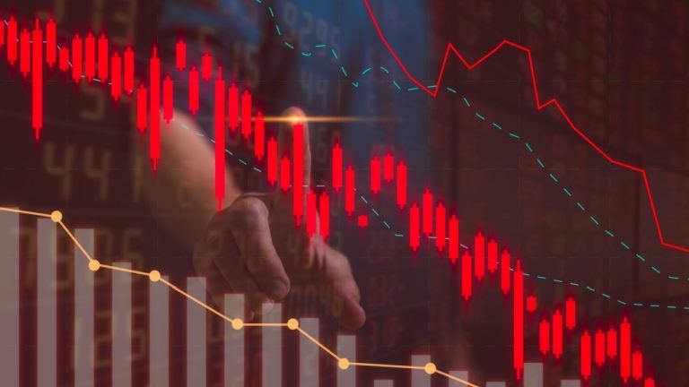Robert Kiyosaki Warns the World Is in a Recession—Doubles Down on Bitcoin