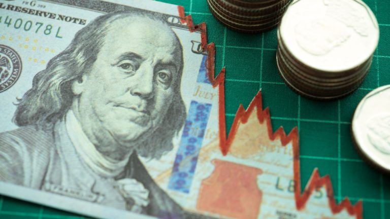 Trump Acknowledges Possible Recession, Highlights US Economy Is in a Transition Period