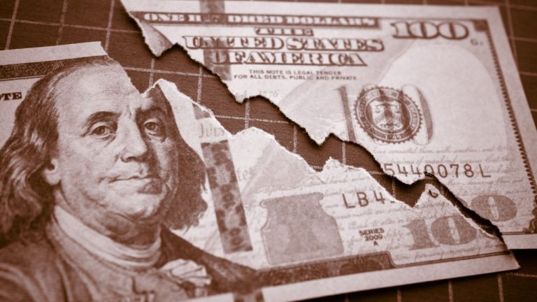 US Dollar Safe-Haven Status in Jeopardy as Tariffs Erode Global Trust, Expert Warns