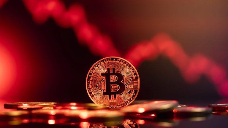 Robert Kiyosaki Warns of Bitcoin Crash as Trump's Tariffs Take Effect—Plans to Buy the Dip